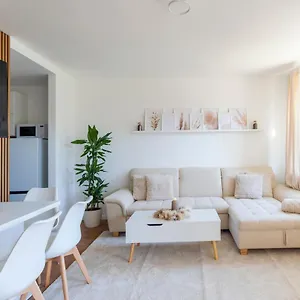 https://fabulous-2-room-city-apartment-60-qm-contactless-check-in.hannover-hotel.net
